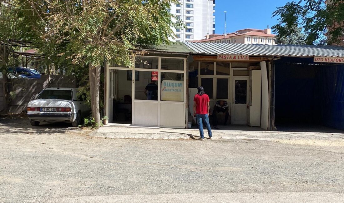 Otoparka Pompalı Tüfekli Saldırı: 1 Kişi Yaralandı Bir otoparka düzenlenen pompalı tüfekli saldırıda, temizlik görevlisi İ.Ç. bacağından