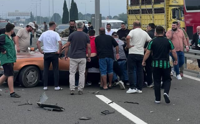 Kuzey Marmara Otoyolu'nun Sakarya geçişinde iki otomobilin karıştığı trafik kazasında