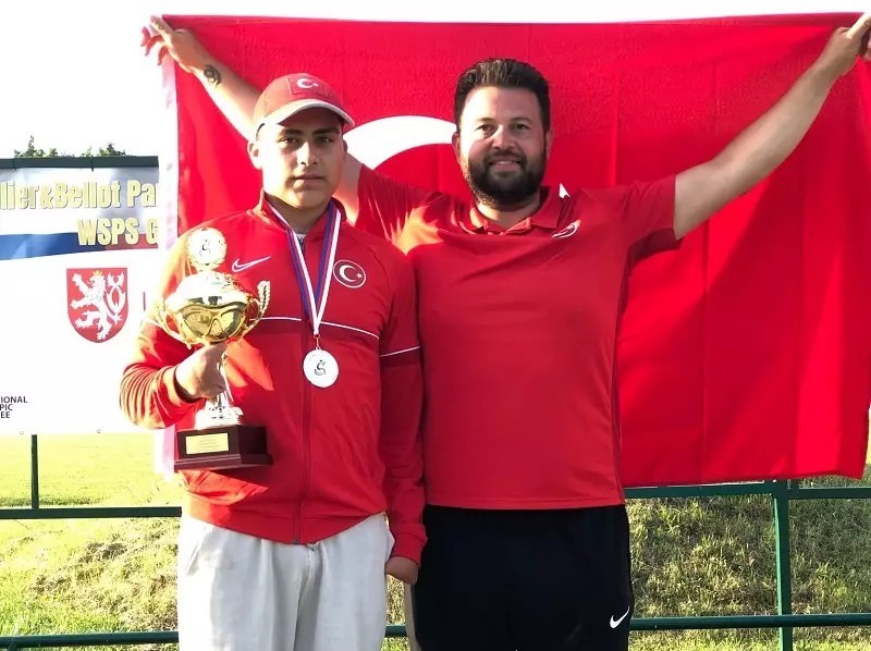 Aydınlı 16 yaşındaki milli sporcu Muaz Erdem Madran, doğuştan gelen