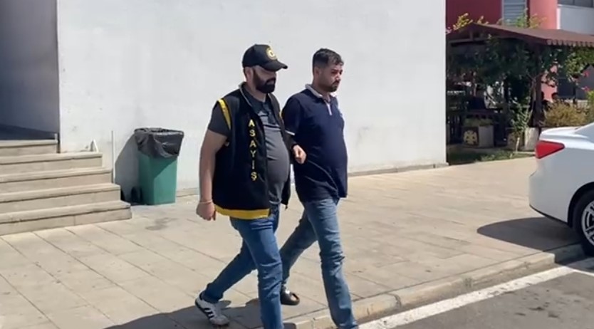 Kendilerini polis olarak tanıtan 2 şüpheli, “Kimliğiniz banka soygununda kullanıldı”