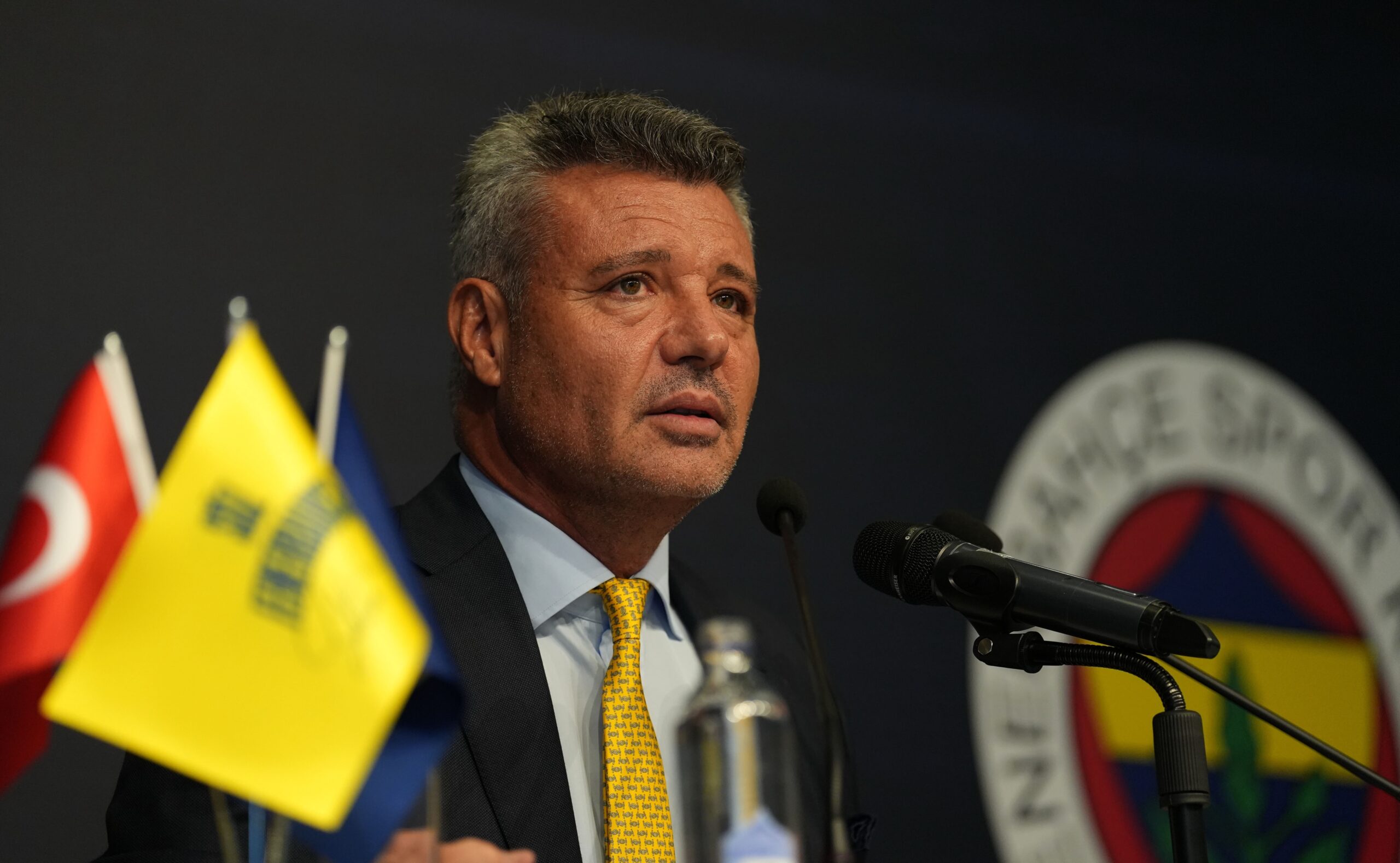 Fenerbahçe başkan adaylarından Hakan Bilal Kutlualp'in, Sadettin Saran lehine adaylıktan