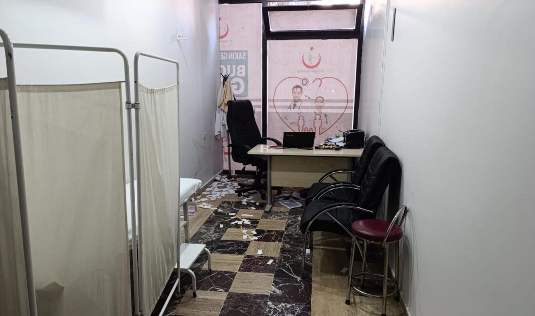 Mardin'in Artuklu ilçesinde görev yapan aile hekimi, hasta yakını tarafından