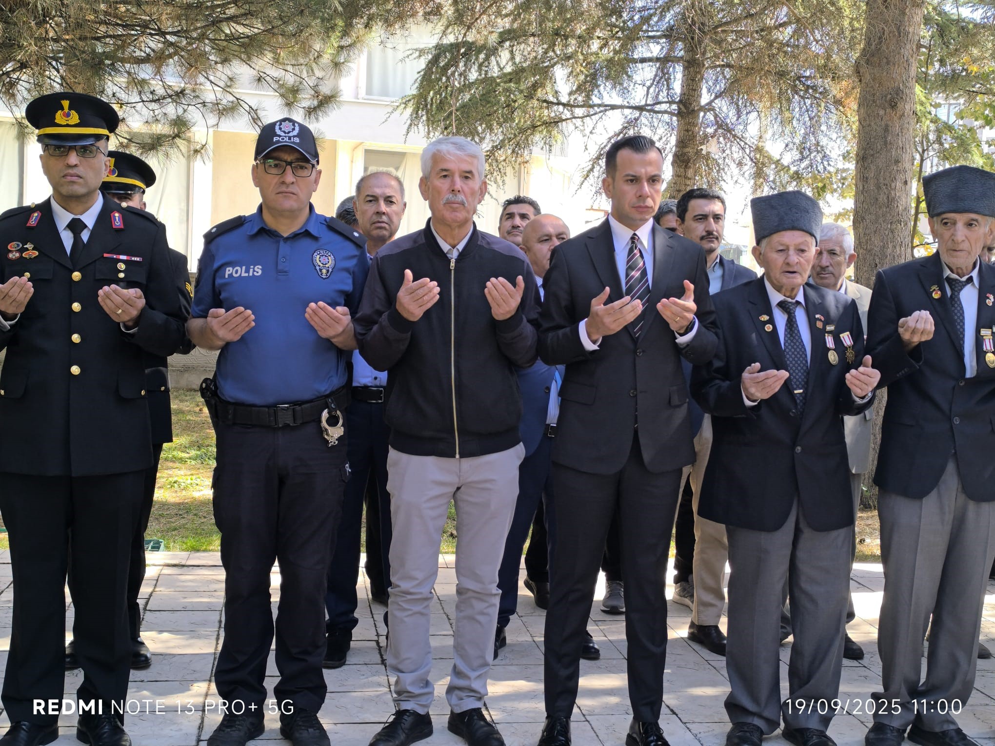 Afyonkarahisar'ın Şuhut ilçesinde 19 Eylül Gaziler Günü, Atatürk Parkı’nda düzenlenen