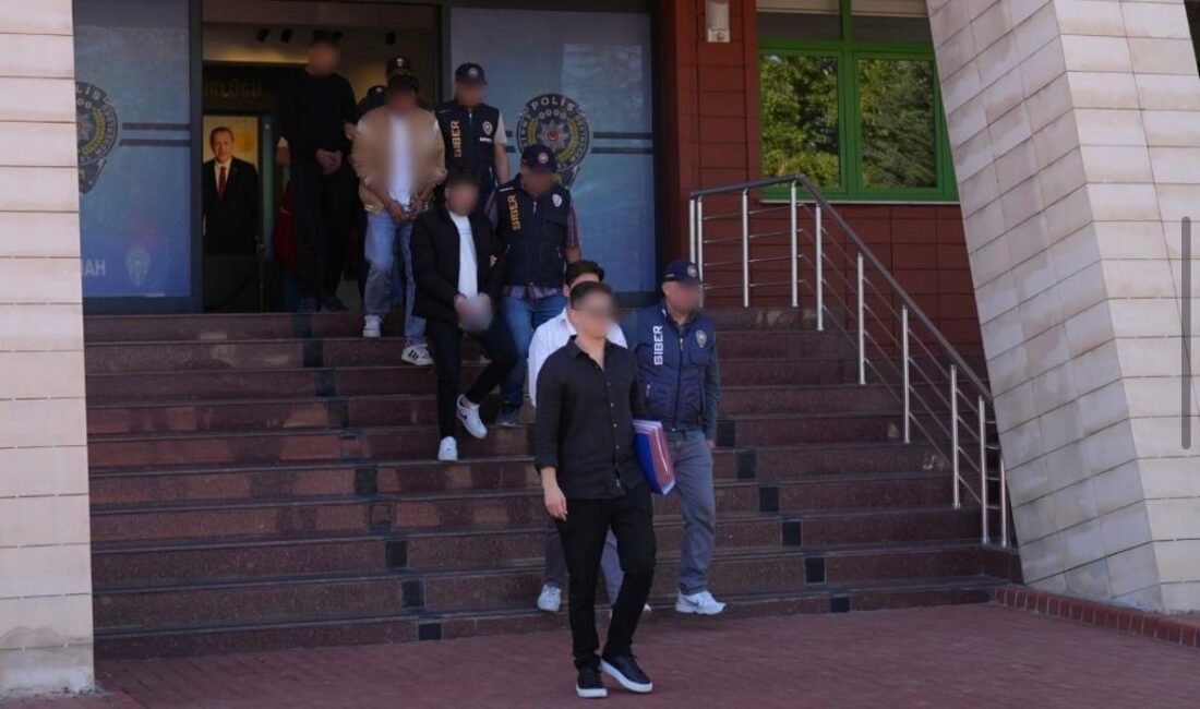 İnternet Üzerinden Müstehcen İçerik Paylaşan 2 Kişi Tutuklandı Isparta polisi, internet üzerinden müstehcen içerik paylaşan 4 şüpheliyi 3
