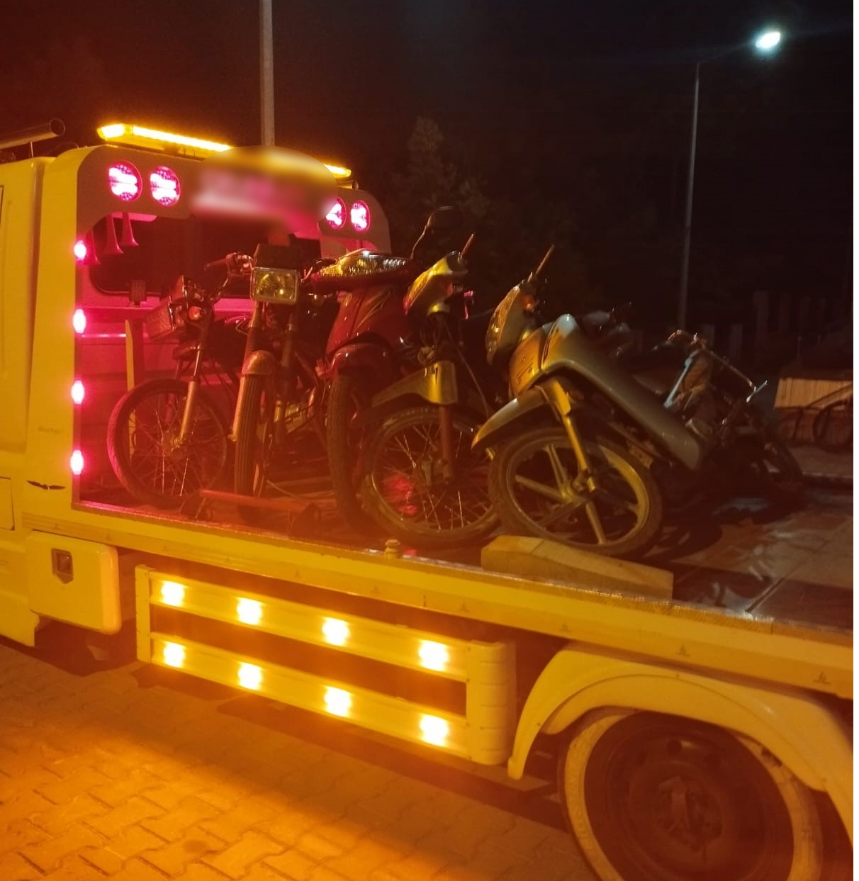Afyonkarahisar Bolvadin’de yapılan trafik denetiminde 39 motosiklet ve motorlu bisiklet