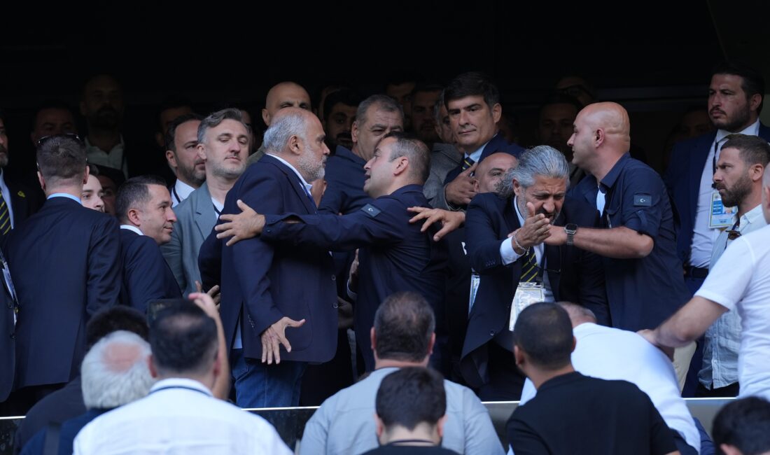Fenerbahçe Kongresinde Gergin Anlar Fenerbahçe’nin olağanüstü seçimli genel kurul toplantısında denetim raporlarının ardından üyelerin