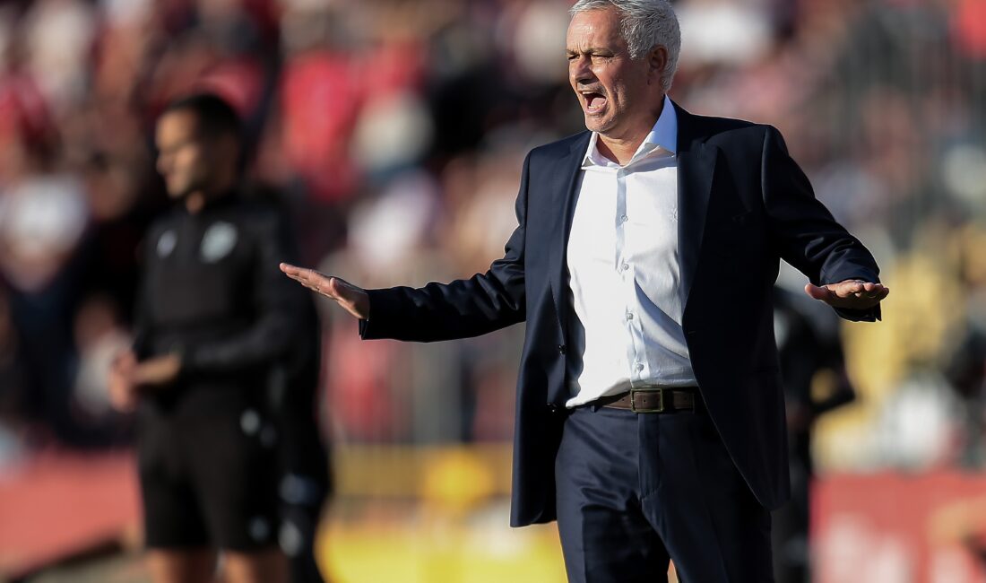 Fenerbahçe’den ayrılarak Benfica'nın başına geçen Jose Mourinho, Portekiz ekibiyle ilk