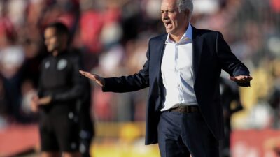 Fenerbahçe’den ayrılarak Benfica'nın başına geçen Jose Mourinho, Portekiz ekibiyle ilk