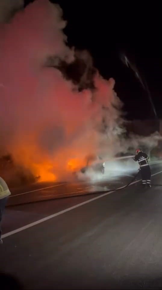 Bursa’nın İnegöl ilçesinde seyir halindeki bir otomobil motor kısmından çıkan
