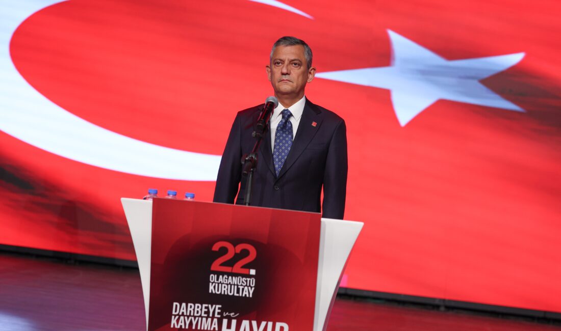 Genel Başkan Özgür Özel, açılış konuşmasında görevden alınarak tutuklanan belediye