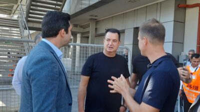  Fenerbahçe Olağanüstü Seçimli Genel Kurul Toplantısı'nda eski sporcuların yanı sıra ünlü