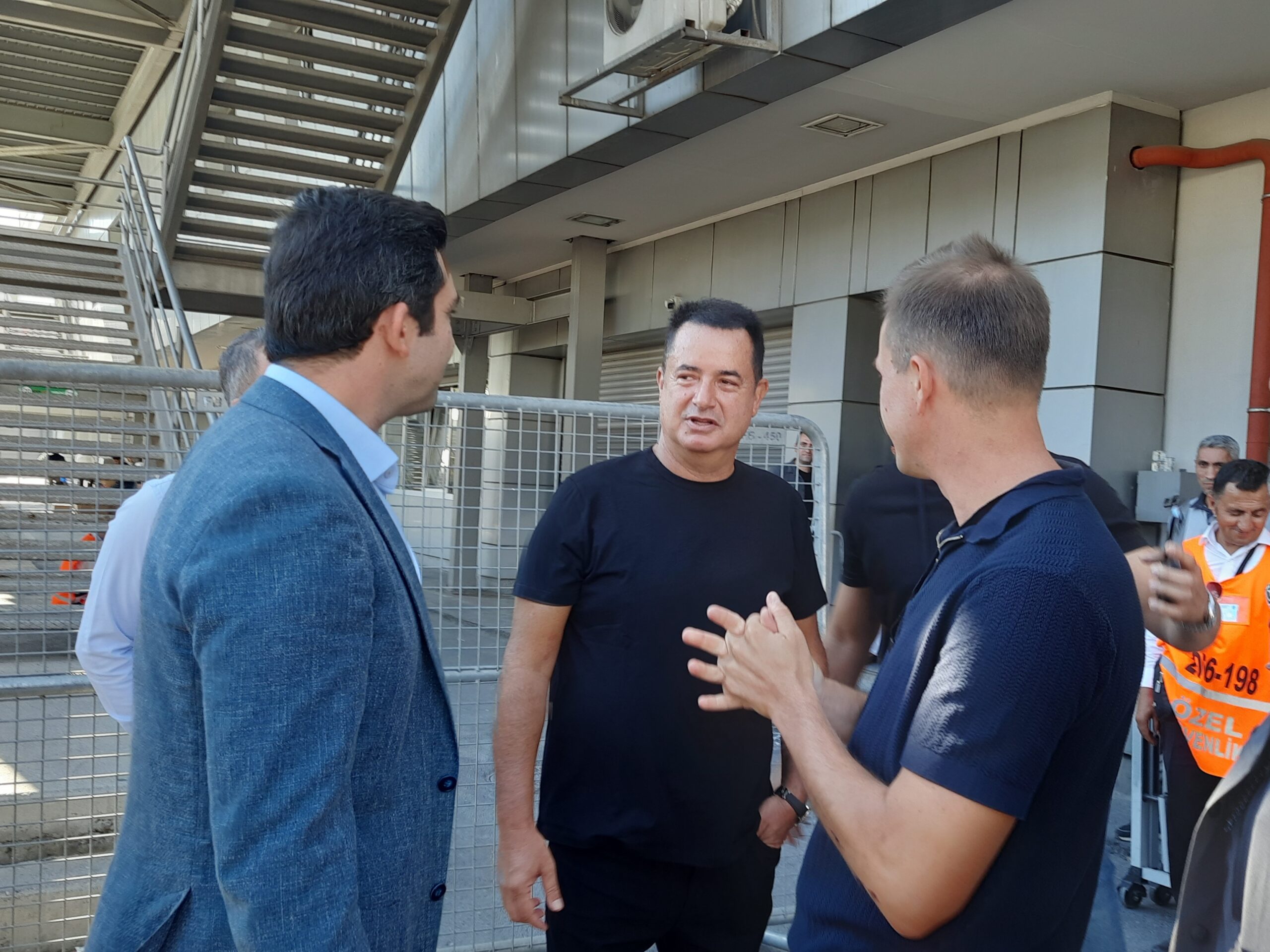  Fenerbahçe Olağanüstü Seçimli Genel Kurul Toplantısı'nda eski sporcuların yanı sıra ünlü