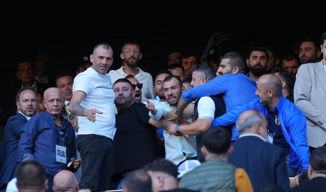 Fenerbahçe Olağanüstü Seçimli Genel Kurul Toplantısı'nın ikinci gününde iki başkan adayının