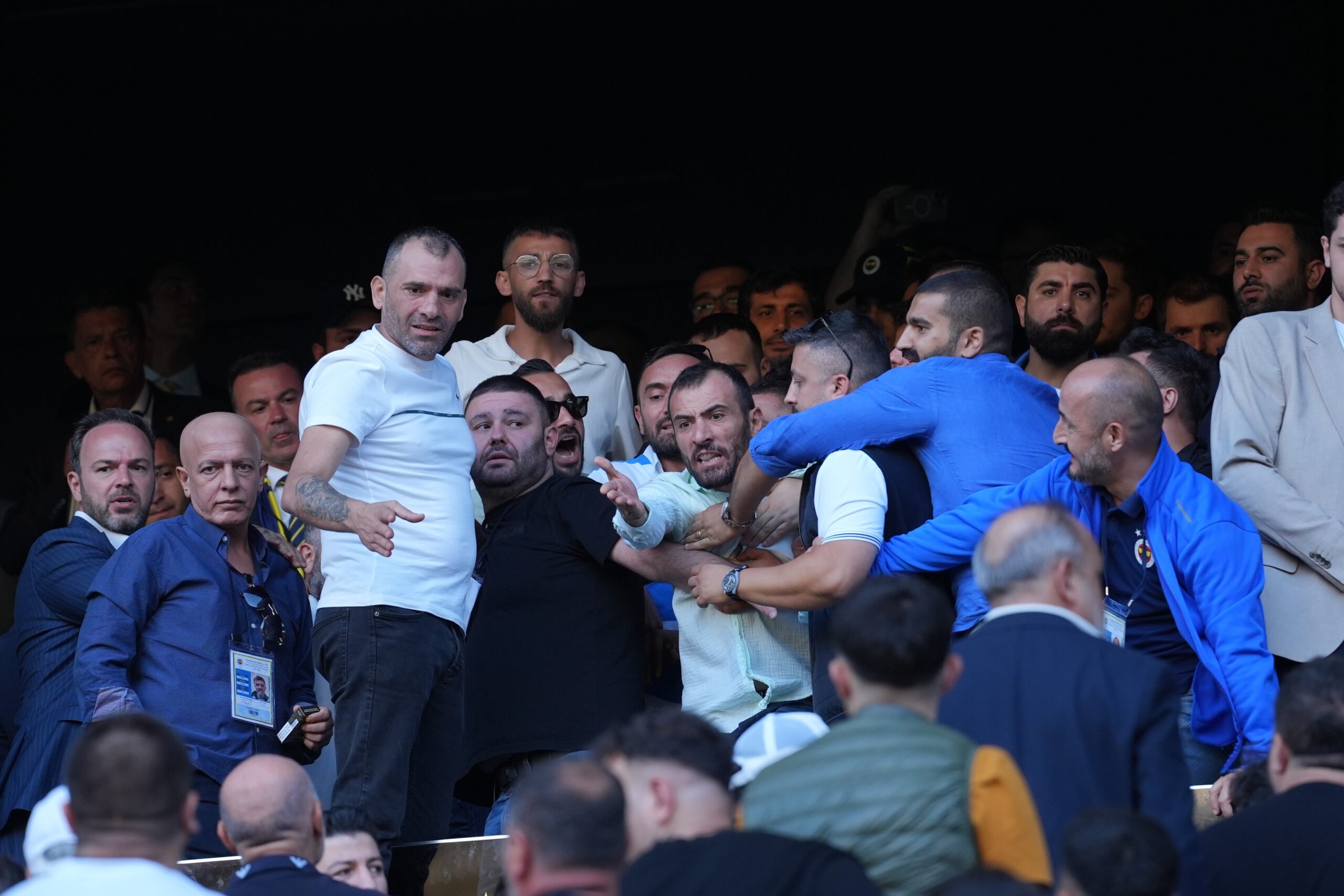 Fenerbahçe Olağanüstü Seçimli Genel Kurul Toplantısı'nın ikinci gününde iki başkan adayının