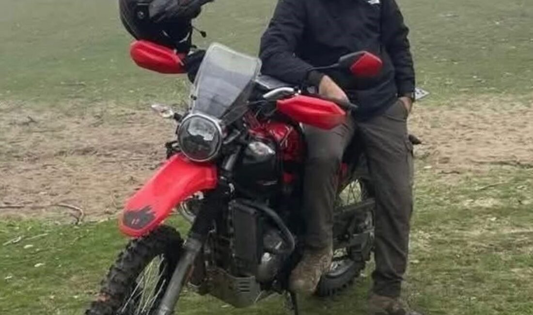 Kütahya'nın Gediz ilçesinde, motosikletiyle seyir halindeyken ters şeride giren karavanla