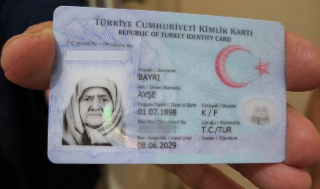 Amasya’nın Suluova ilçesinde 127 yaşındaki Ayşe Bayrı, hayatını kaybetti. 3