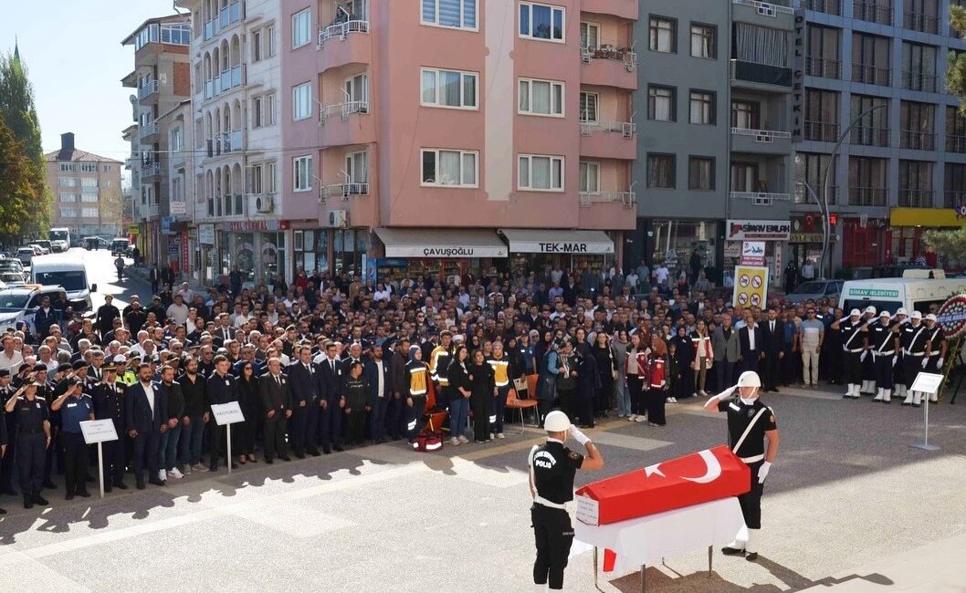 Kütahya’nın Gediz ilçesinde trafik kazasında hayatını kaybeden polis memuru Samet