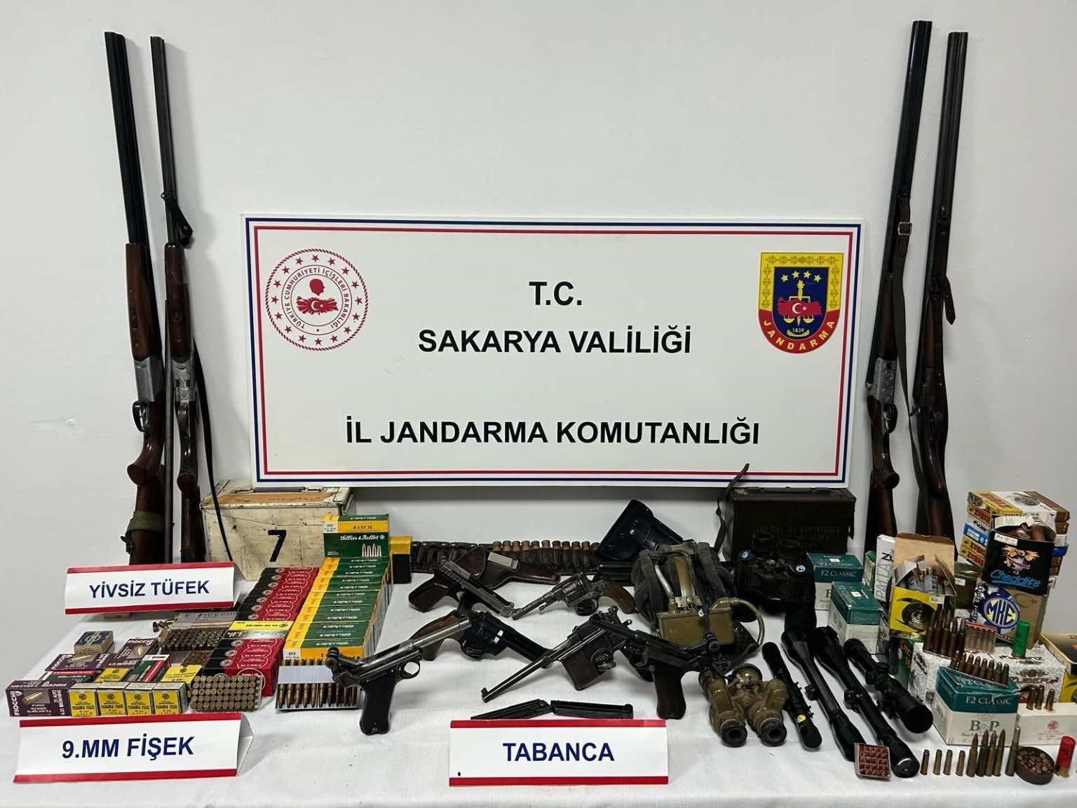  Sakarya’nın Hendek ilçesinde jandarma ekiplerince düzenlenen operasyonda, bir eve yapılan