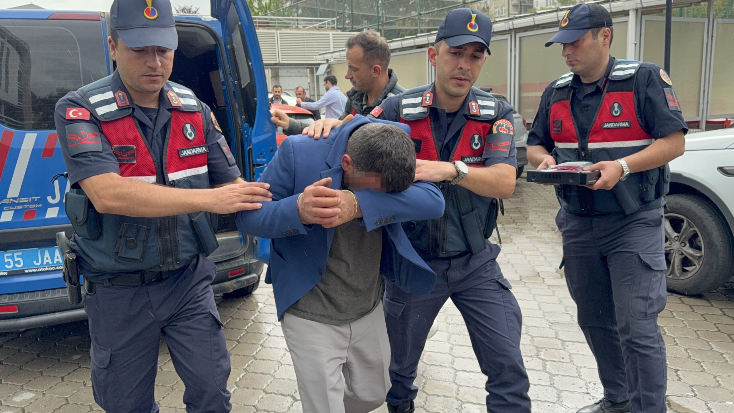 Samsun’un Asarcık ilçesinde Yücel Günegül (48), tartıştığı eşi Fatma Günegül’ü