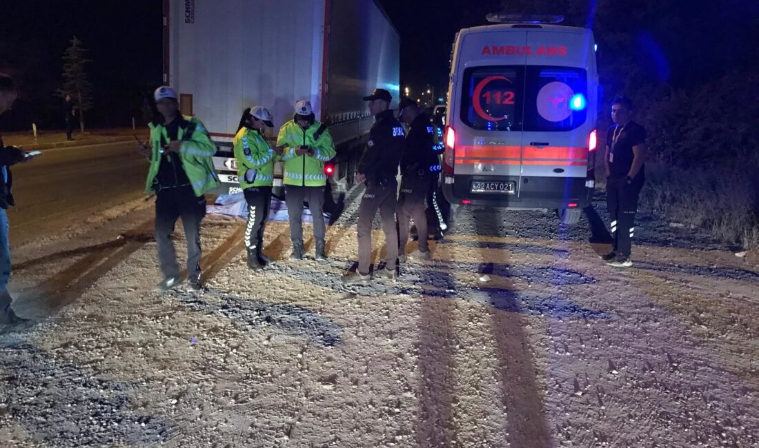 Konya’nın Ereğli ilçesinde kara yolundan geçmeye çalışan bir gence tır