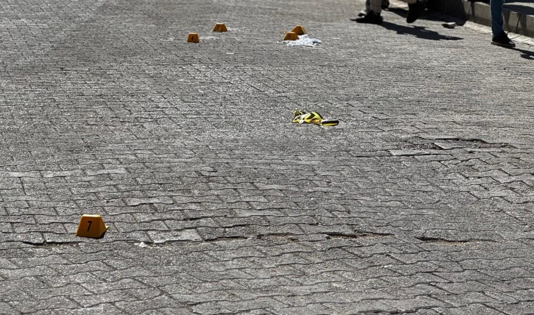 Mardin’in Artuklu ilçesinde iki grup arasında çıkan silahlı kavgada bir