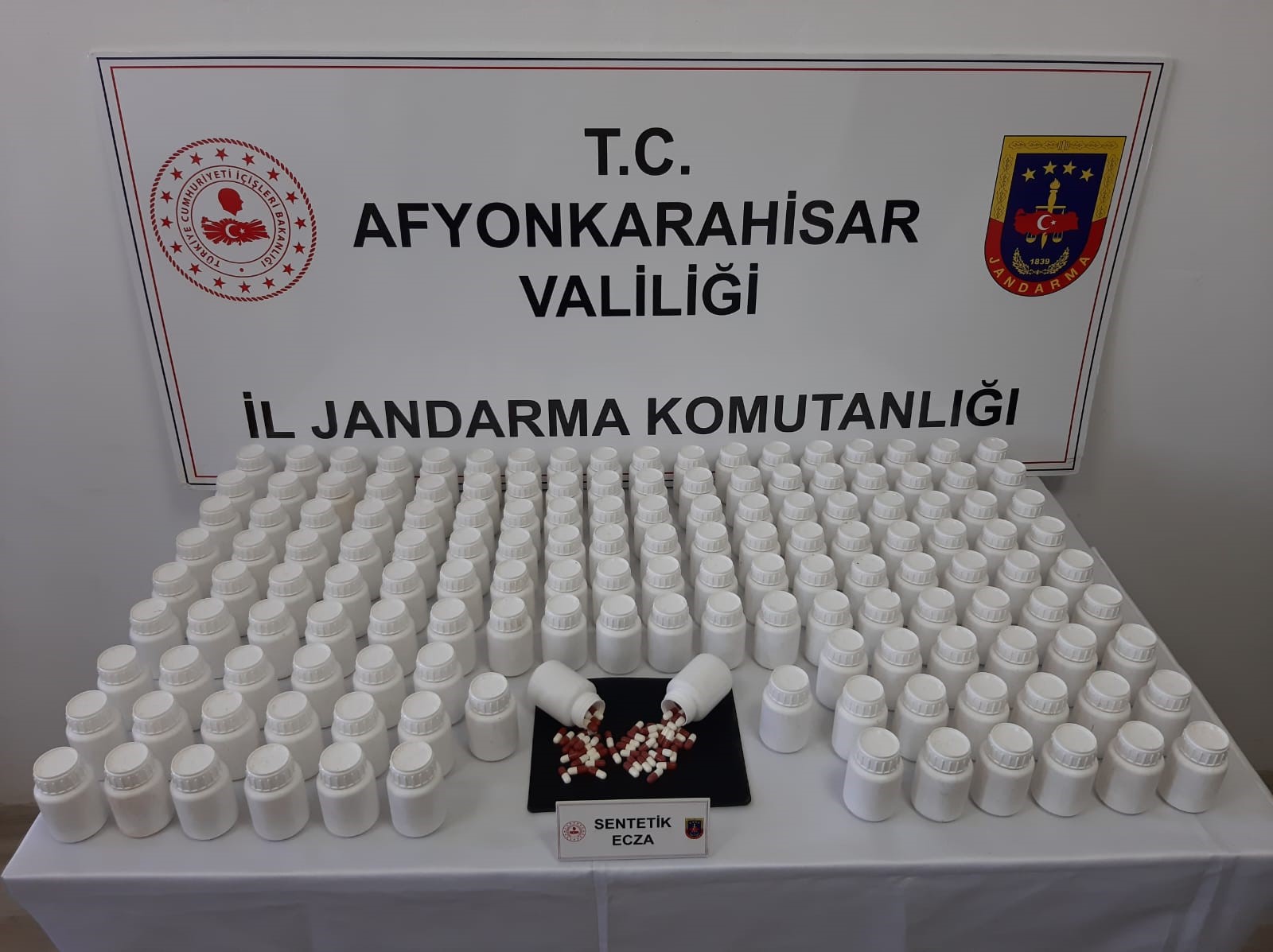 Afyonkarahisar İl Jandarma Komutanlığı ekipleri, merkeze bağlı Çavdarlı köyünde düzenlediği