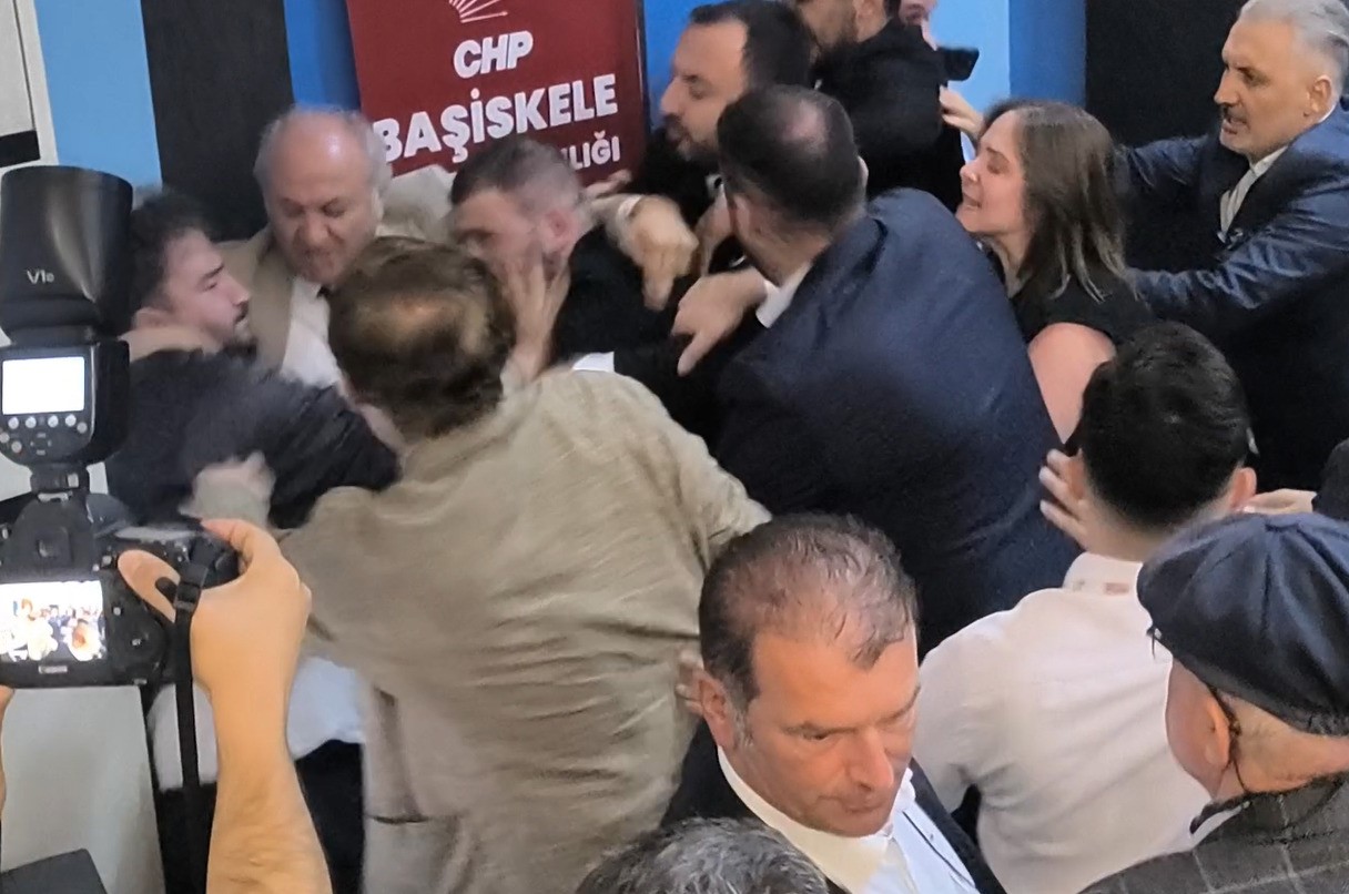 CHP Başiskele ilçe kongresinde başkan adayı konuşması sırasında çıkan tartışma
