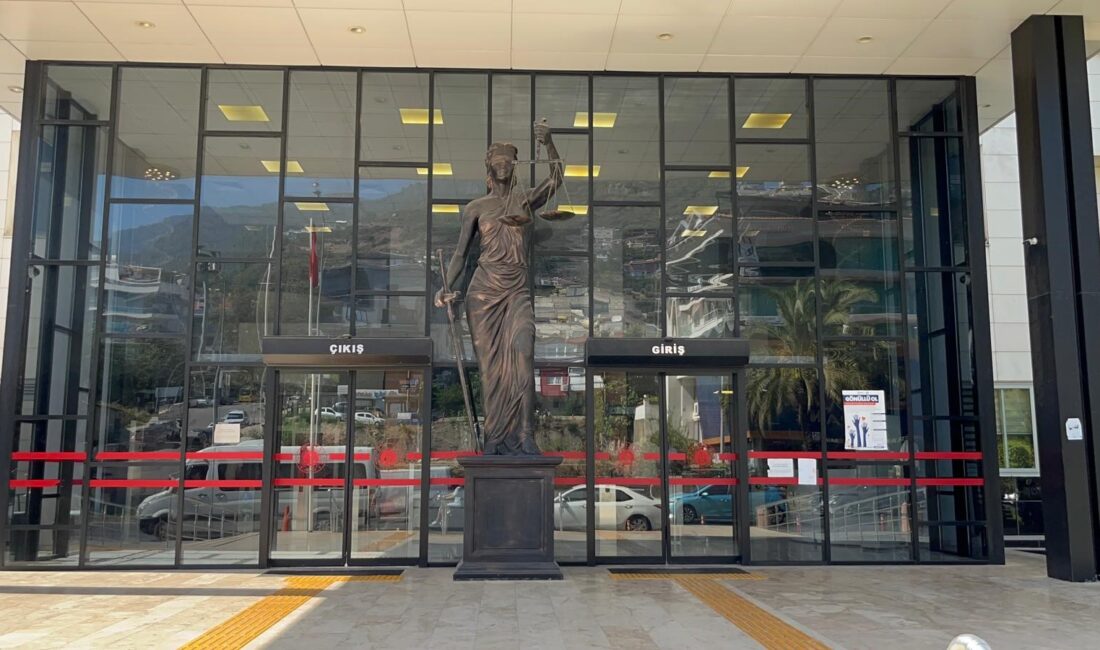 Antalya’nın Alanya ilçesinde, Sugözü Erkek Öğrenci Yurdu’nda kalan 14 erkek