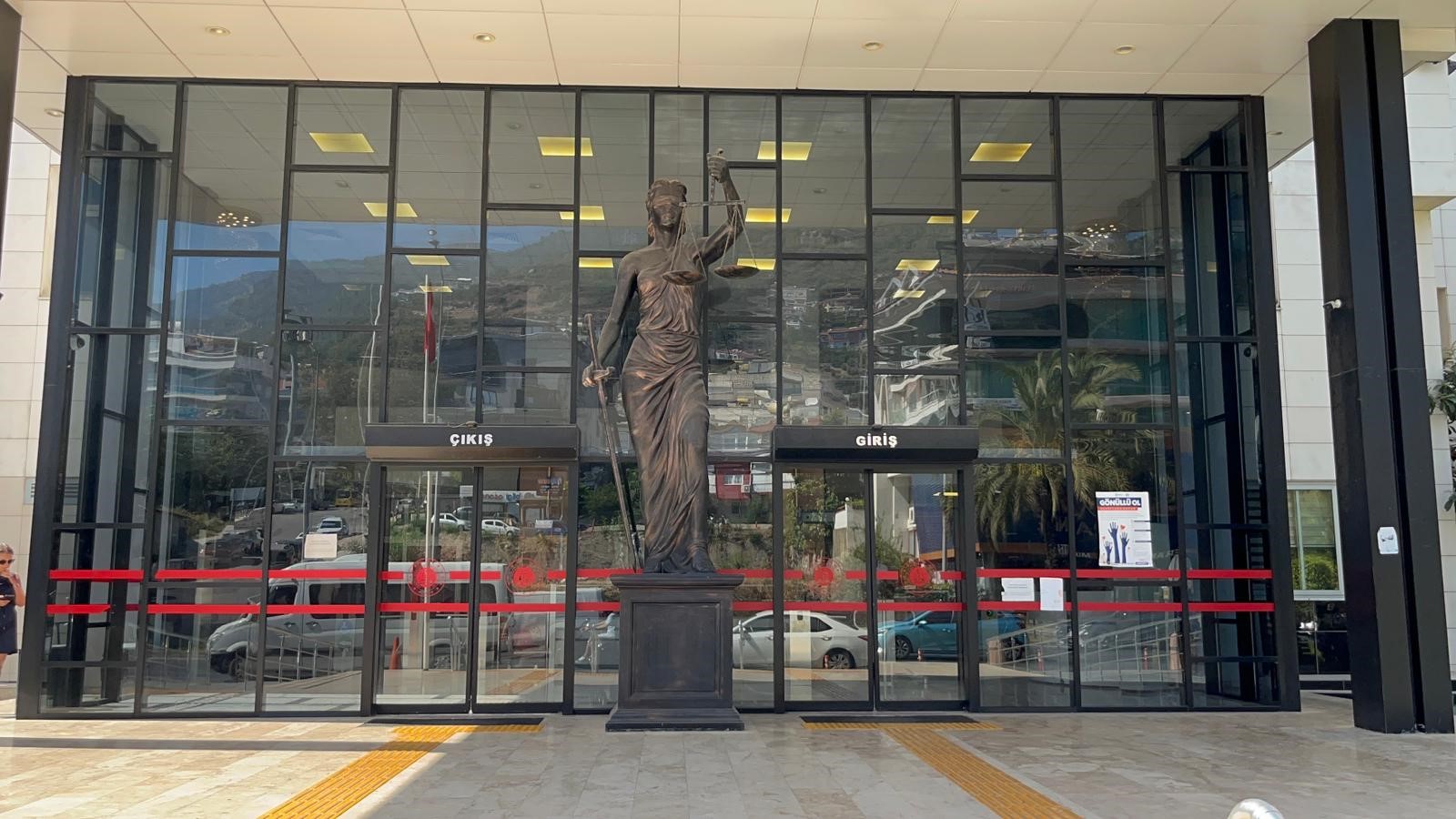 Antalya’nın Alanya ilçesinde, Sugözü Erkek Öğrenci Yurdu’nda kalan 14 erkek