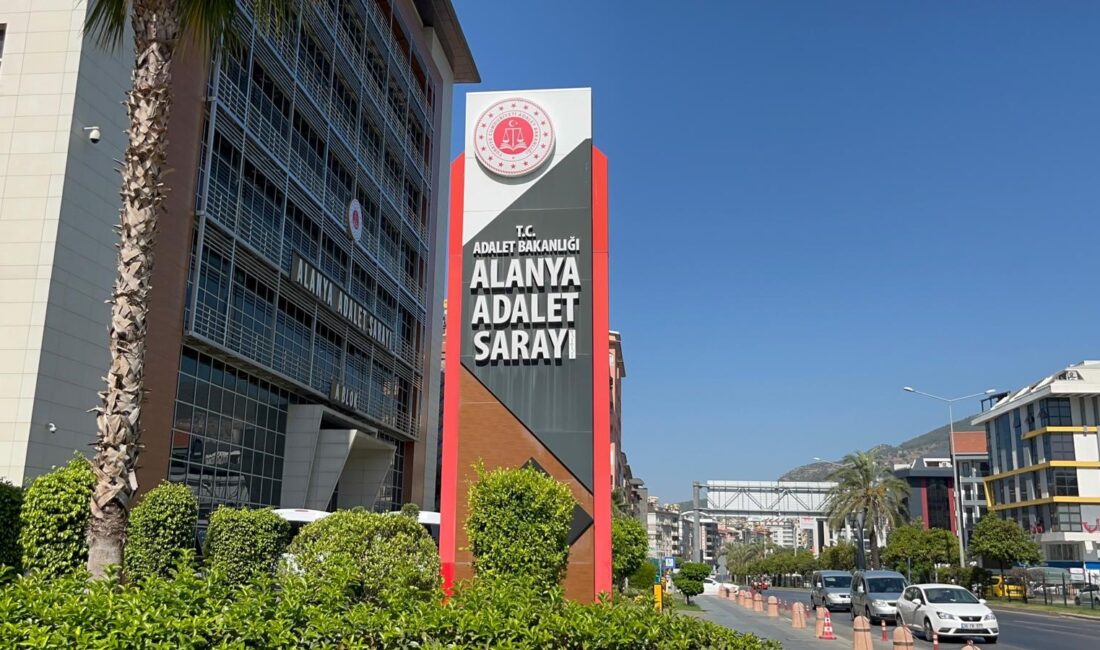 Antalya’nın Alanya ilçesinde bir öğrenci yurdunda görevli öğretmen, 14 öğrenciye
