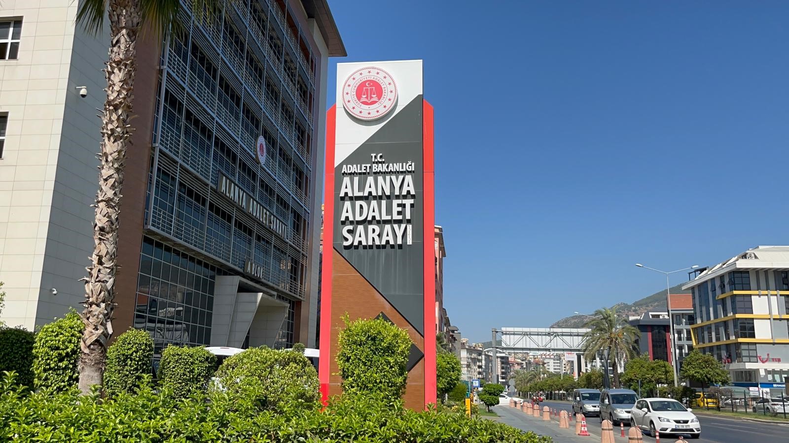 Antalya’nın Alanya ilçesinde bir öğrenci yurdunda görevli öğretmen, 14 öğrenciye