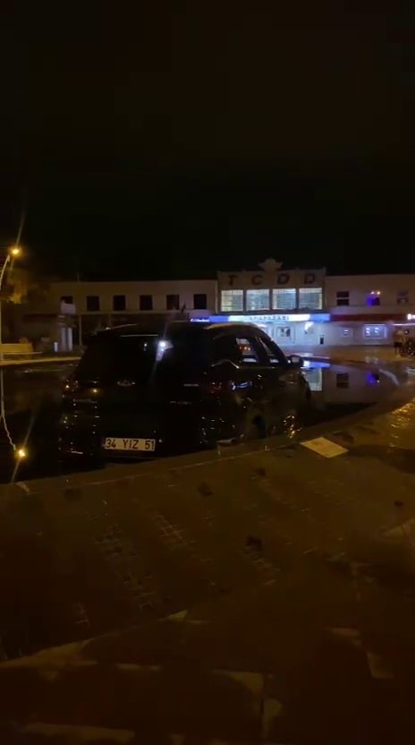 Sakarya'nın Adapazarı ilçesinde alkollü olduğu öne sürülen bir sürücü, yol