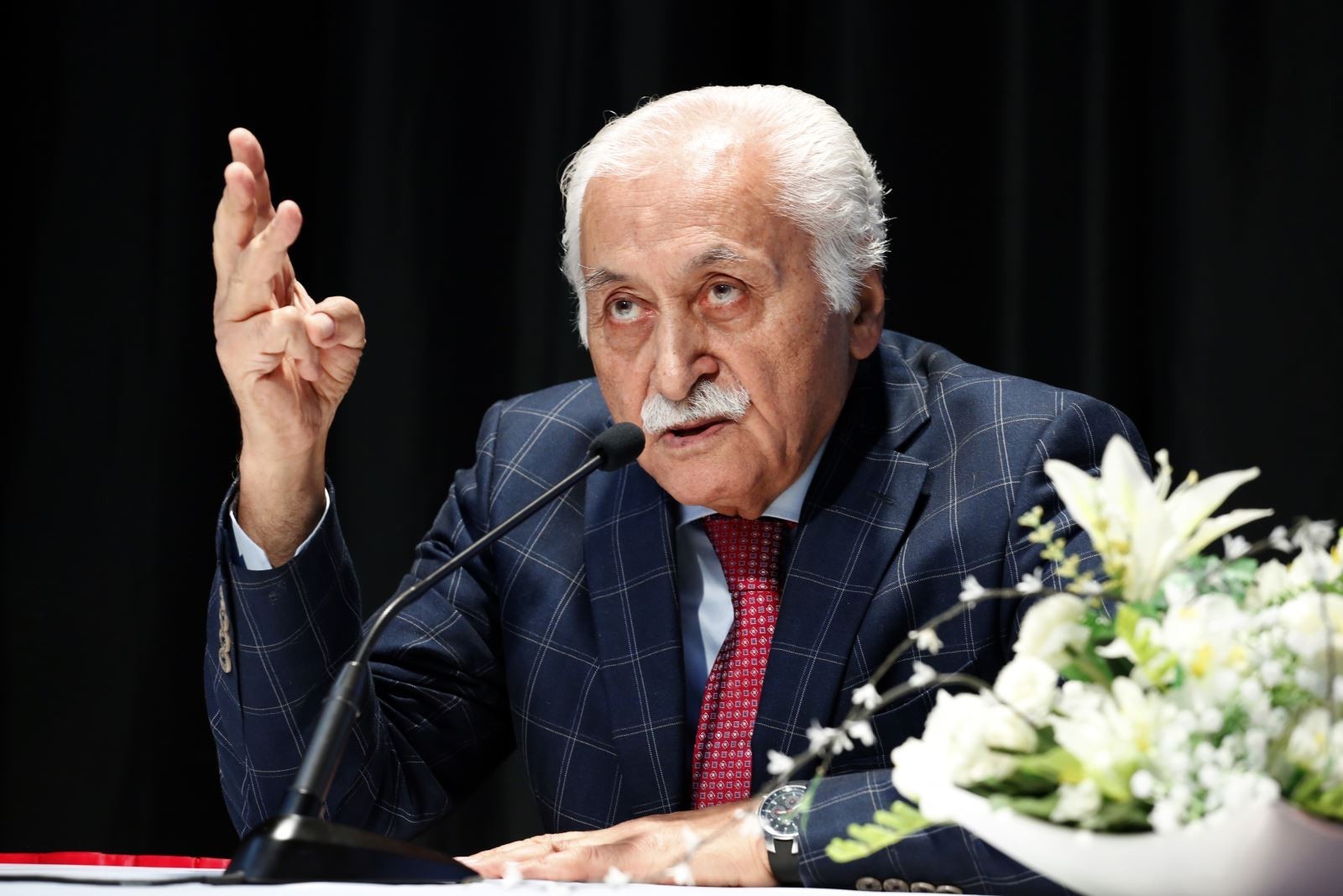 Türk edebiyatının usta ismi Yavuz Bülent Bakiler, bir süredir tedavi