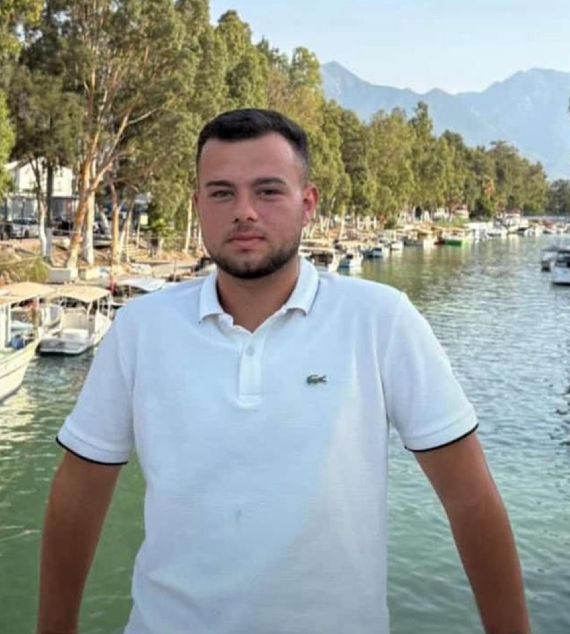 
Hatay’ın Samandağ ilçesi Tomruksuyu Mahallesi’nde, 18 yaşındaki Mehmet Abdullah Gümüş’ün