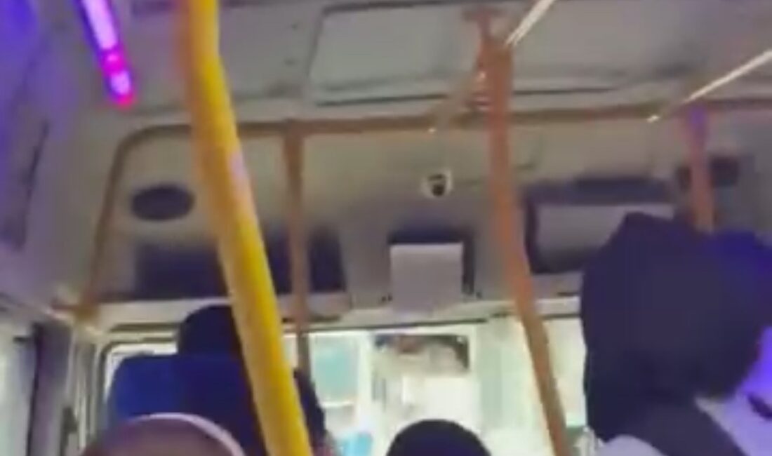 Bursa’nın Osmangazi ilçesinde bir minibüs şoförü, takip mesafesini korumayıp agresif