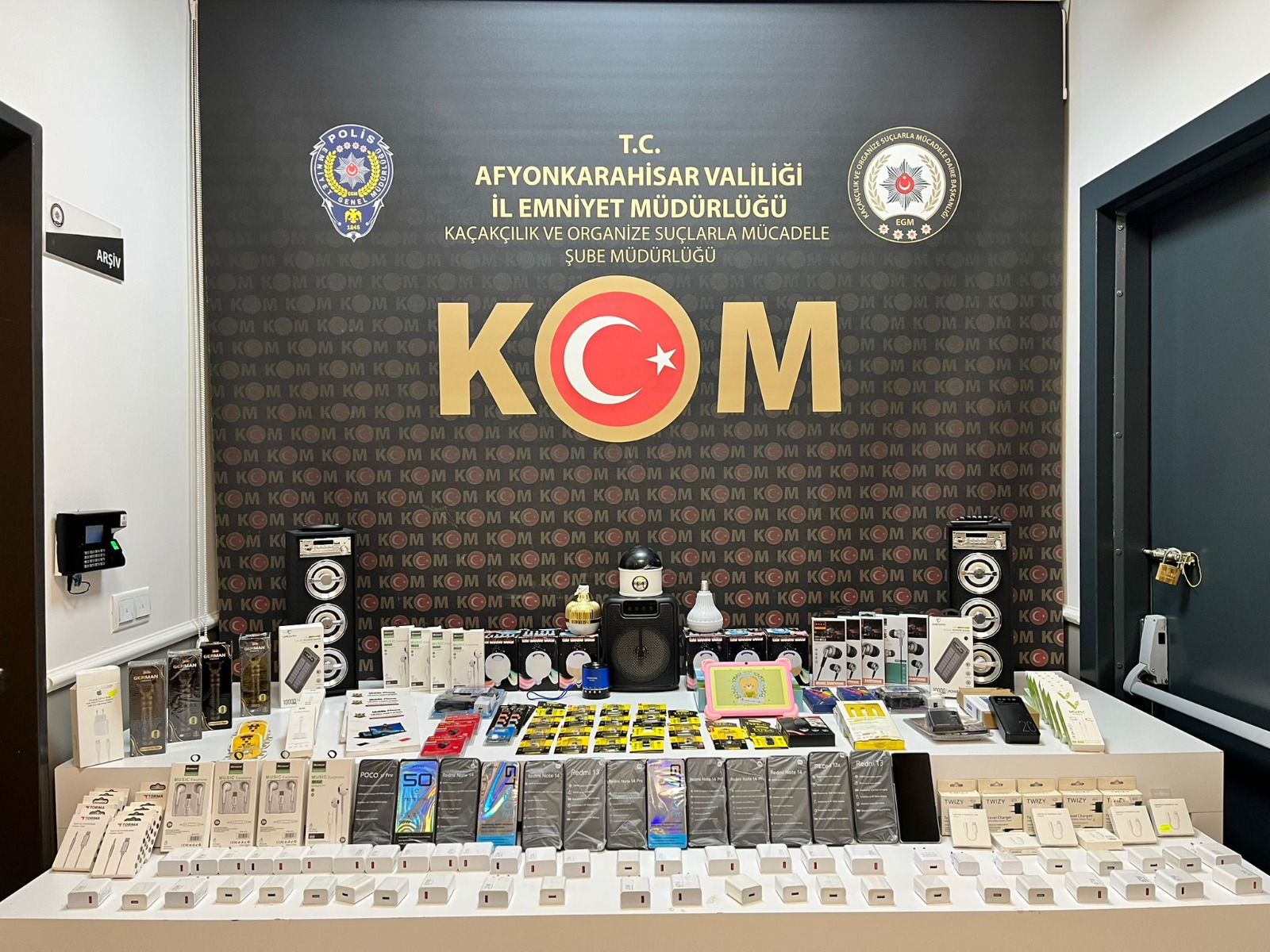 Afyonkarahisar İl Emniyet Müdürlüğü ekipleri, kent merkezinde faaliyet gösteren bir