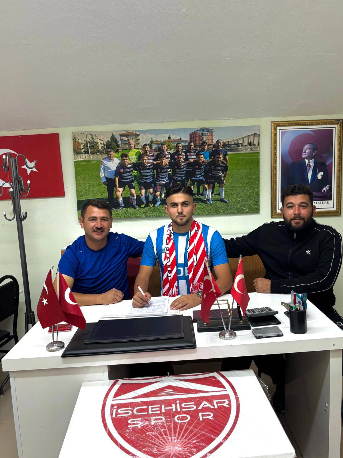 Afyonkarahisar Süper Amatör Lig ekiplerinden İscehisarspor, genç futbolcu Burakcan Dede’yi