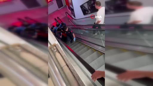 Poligonda Dehşet: İntihara Kalkıştı, Eğitmenini de Vurdu Bir poligonda intihar girişiminde bulunan şahıs, kendisine engel olmaya çalışan