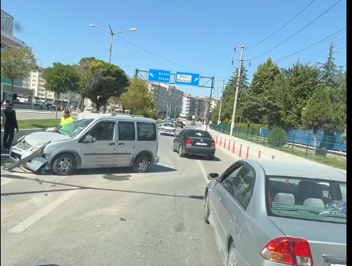 Afyonkarahisar İl Jandarma Komutanlığı önü, Efeler Kavşağı istikametinde seyir halinde