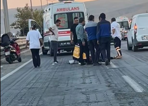 Afyonkarahisar Çevre Yolu’nda meydana gelen kazada, bir araca çarpan motosiklet