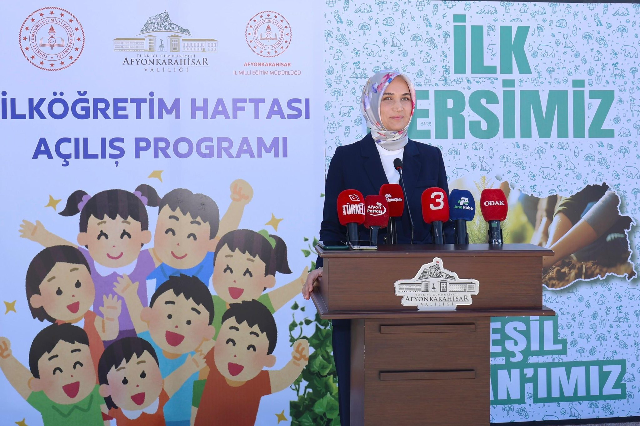 2025-2026 eğitim öğretim yılı, Afyonkarahisar’da düzenlenen törenle başladı. Ertuğrulgazi Ortaokulu’nda