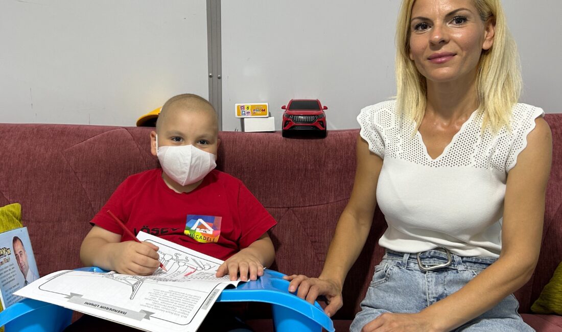 Kanseri yenen minik Barış'ın annesinin de kanser olduğu, oğlunun tedavisi