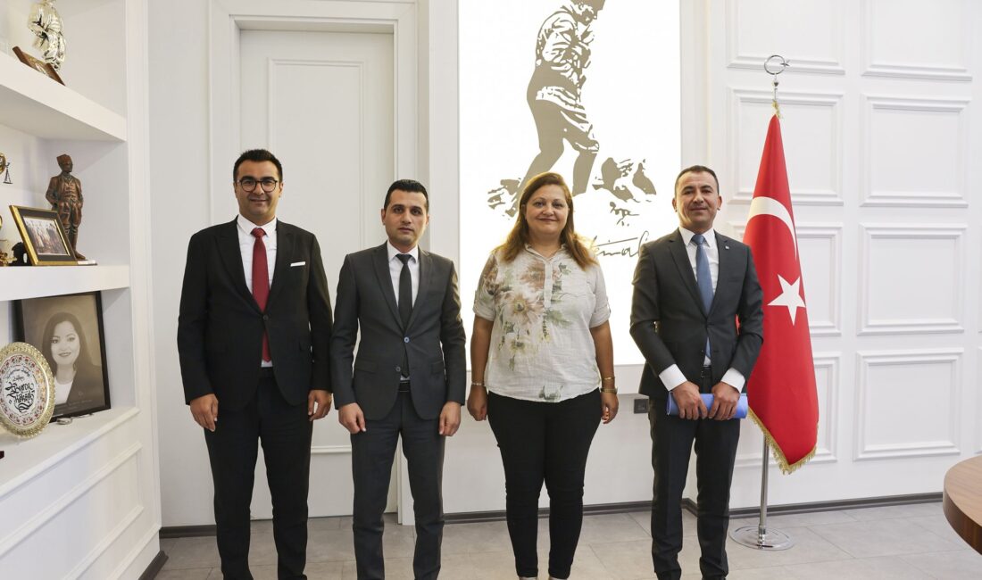 Afyonkarahisar Belediye Başkanı Burcu Köksal, belediye bünyesinde görev yapan memur
