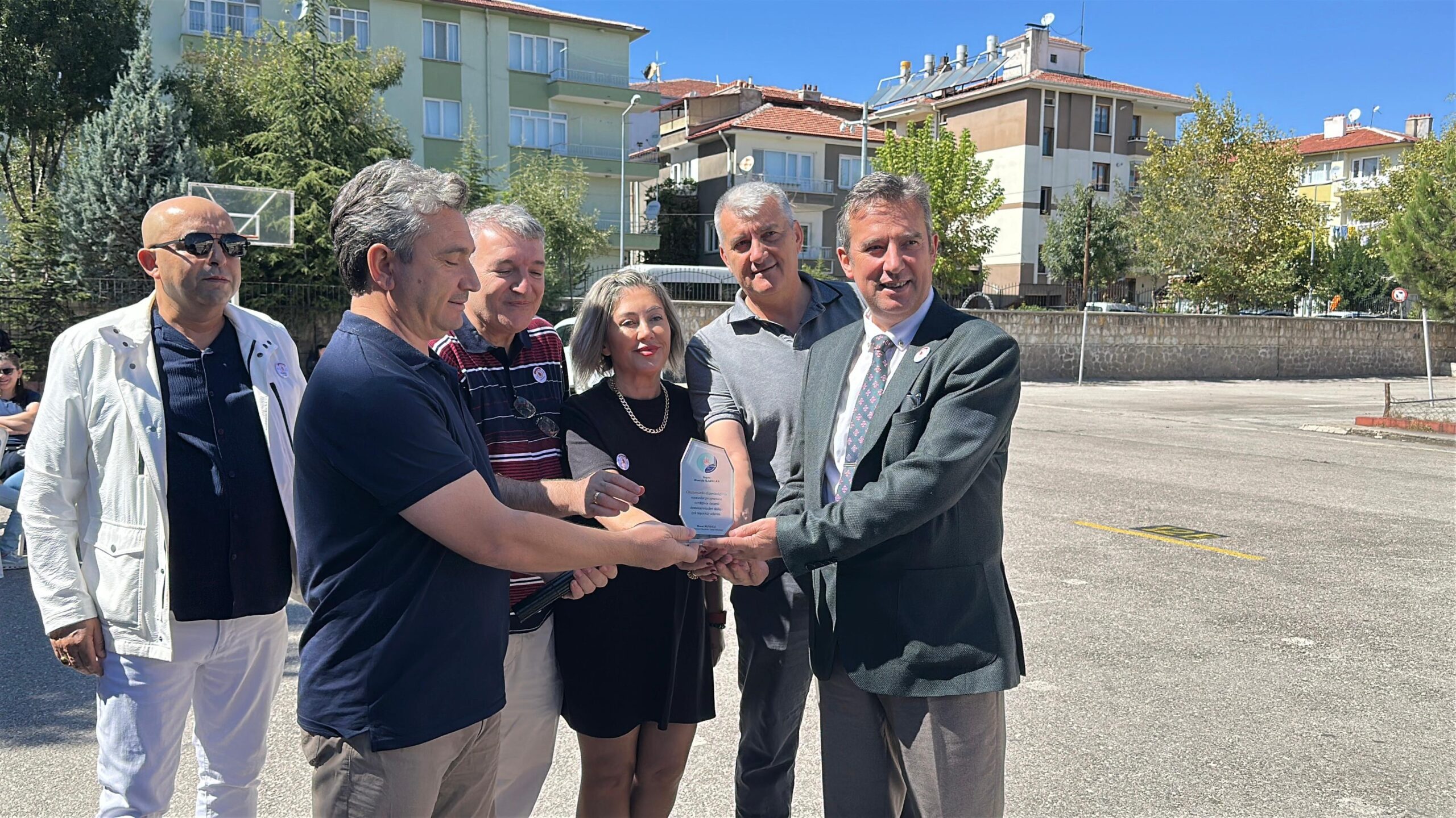 Cumhuriyet Lisesi Mezunları 40 Yıl Sonra Pilav Gününde Buluştu