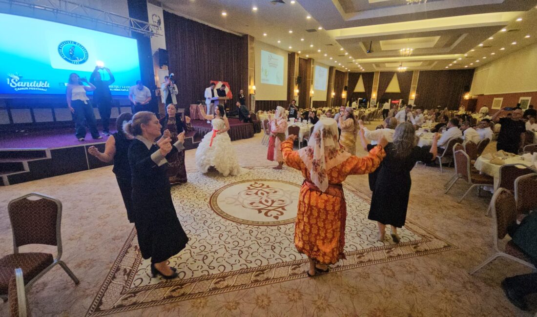 Afyonkarahisar’ın Sandıklı ilçesinde düzenlenen Çamur Festivali, gala gecesi ile tamamlandı.