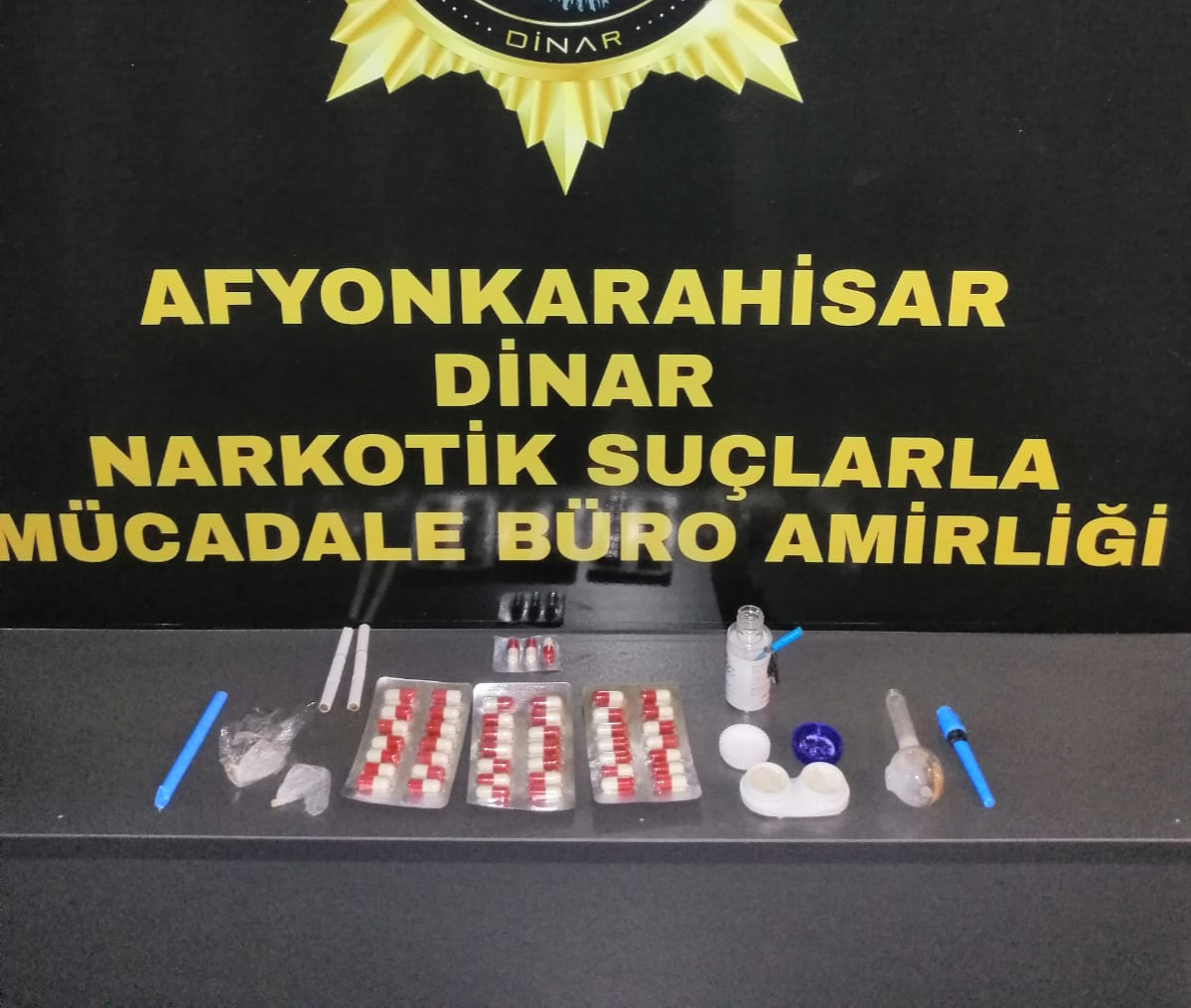 Afyonkarahisar'ın Dinar ilçesinde, Narkotik Suçlarla Mücadele Büro Amirliği ekiplerinin şüphe