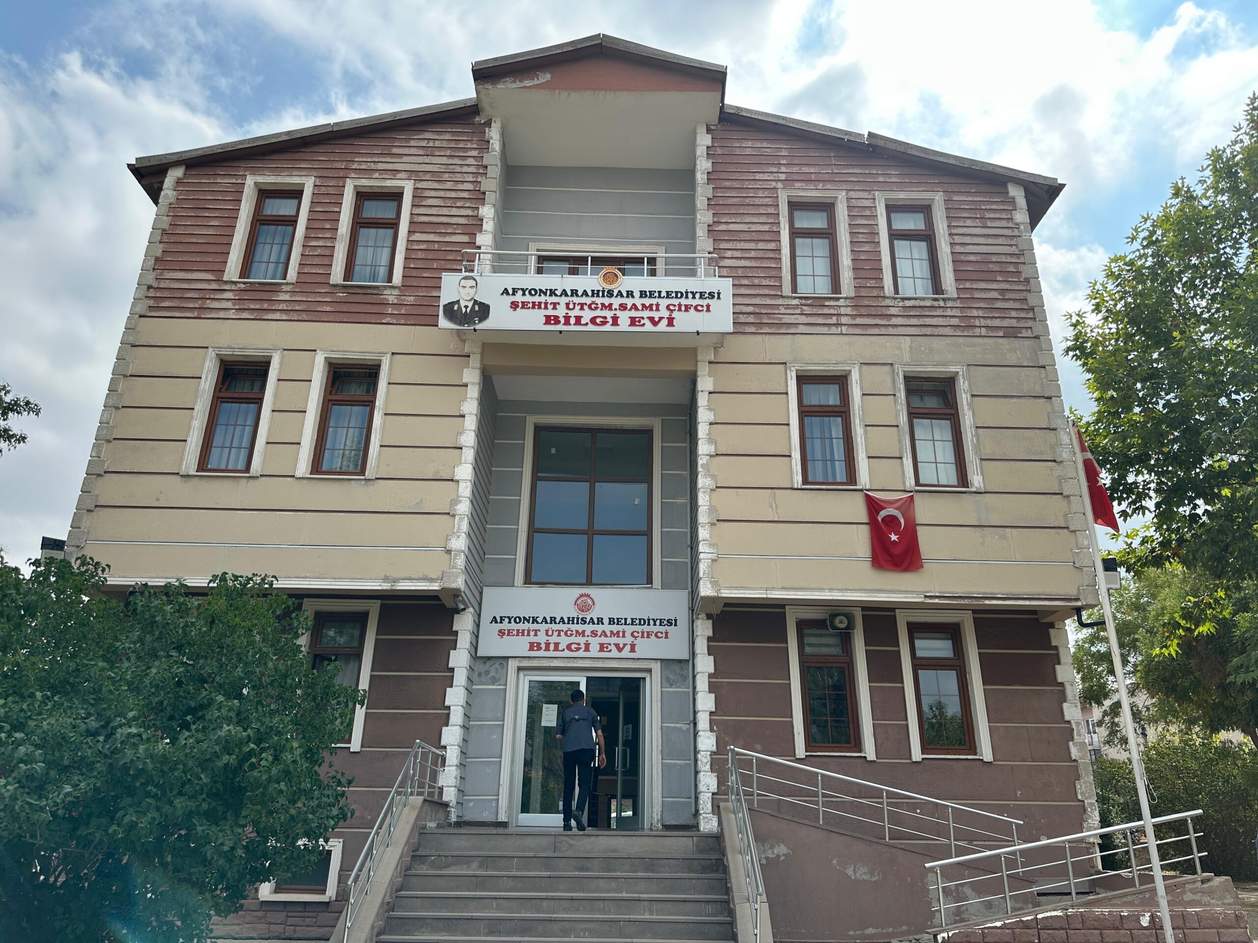 Afyonkarahisar Belediyesi tarafından hizmete sunulan Şehit Üsteğmen Sami Çifci Bilgi