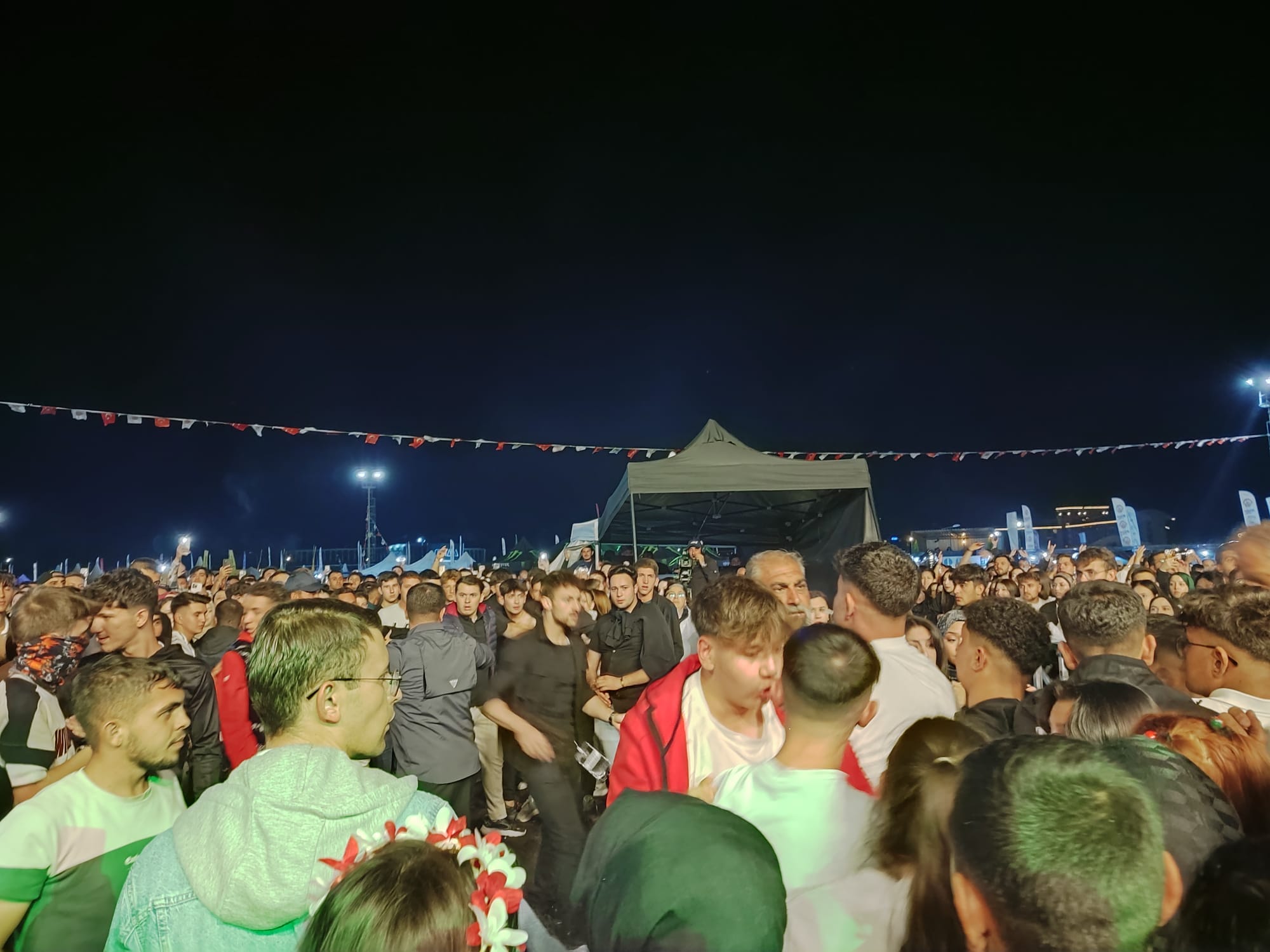 Afyonkarahisar’da düzenlenen Motokros Festivali’nin son gününde istenmeyen görüntüler yaşandı. Festival