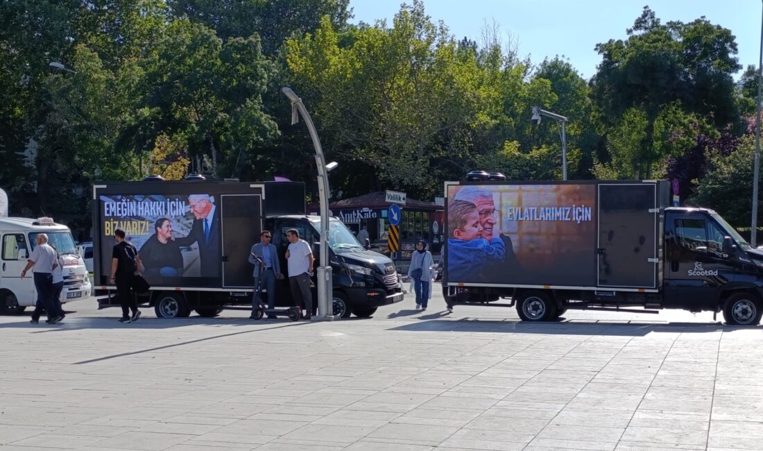 İYİ Parti, Türkiye’de bir ilke imza atarak Afyonkarahisar sokaklarında dikkat