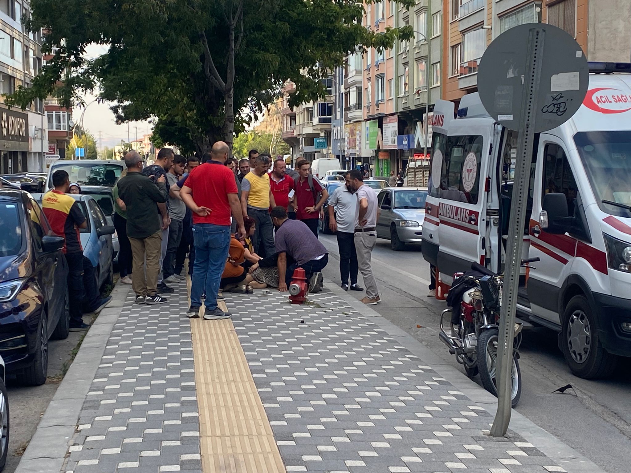 Afyonkarahisar’da Gazlıgöl Caddesi üzerinde meydana gelen motosiklet kazasında yaşlı bir